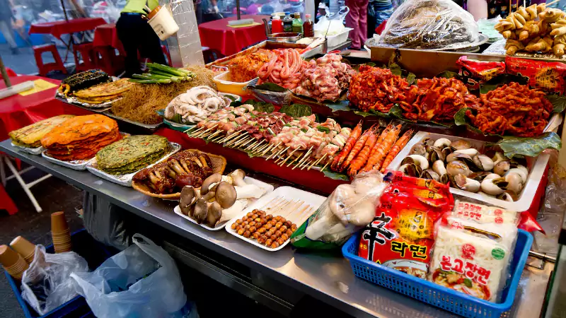 Food stall at Namdaemun Market in Seoul — Article on Siyahi Blog about breakfast and street food experience.
