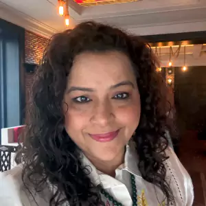 Portrait of Shivani Ahuja, Writer and Poet who shared a testimonial for Siyahi Blog